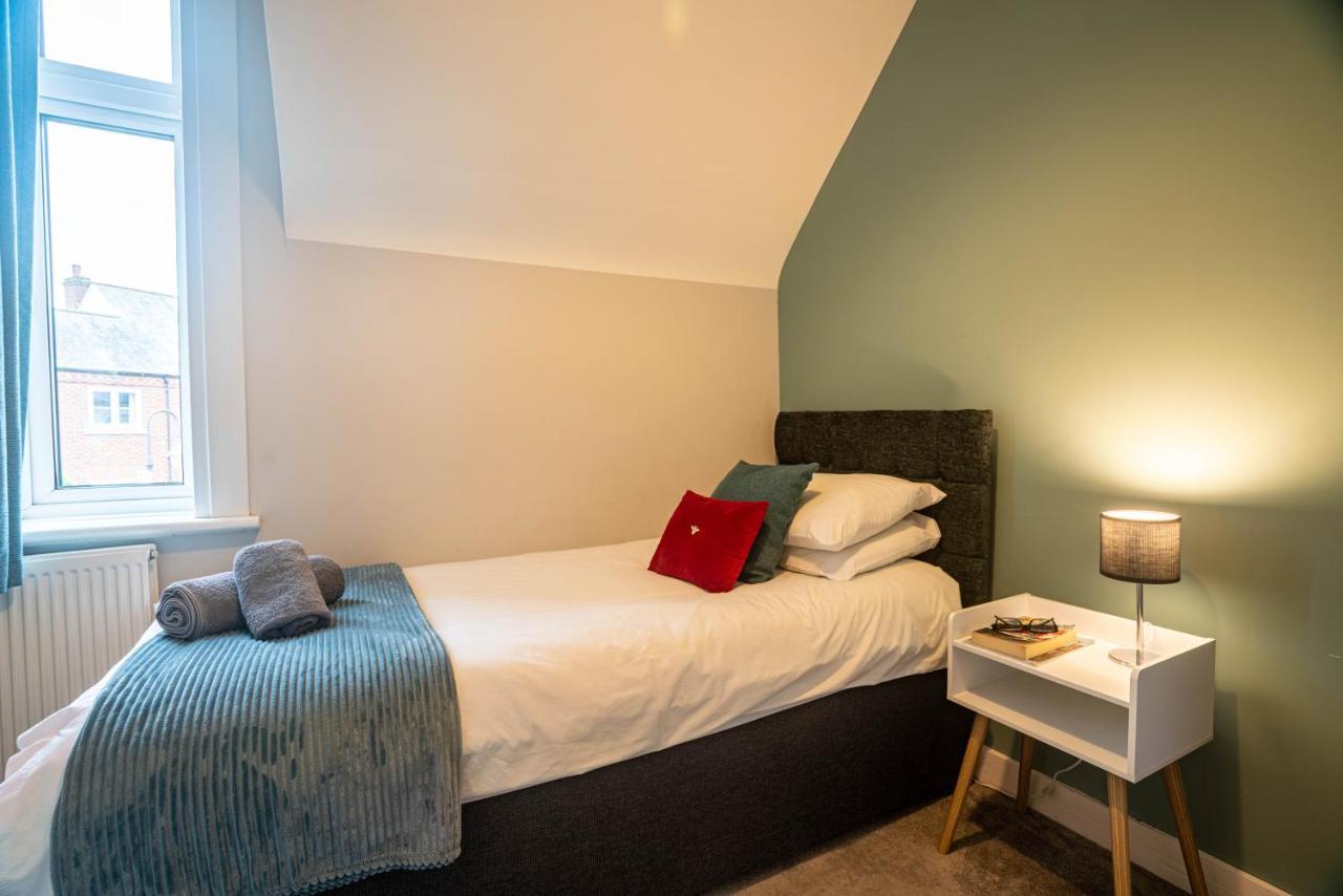 The Becket - Three Bedroom City Centre House With Parking كانتربيري المظهر الخارجي الصورة