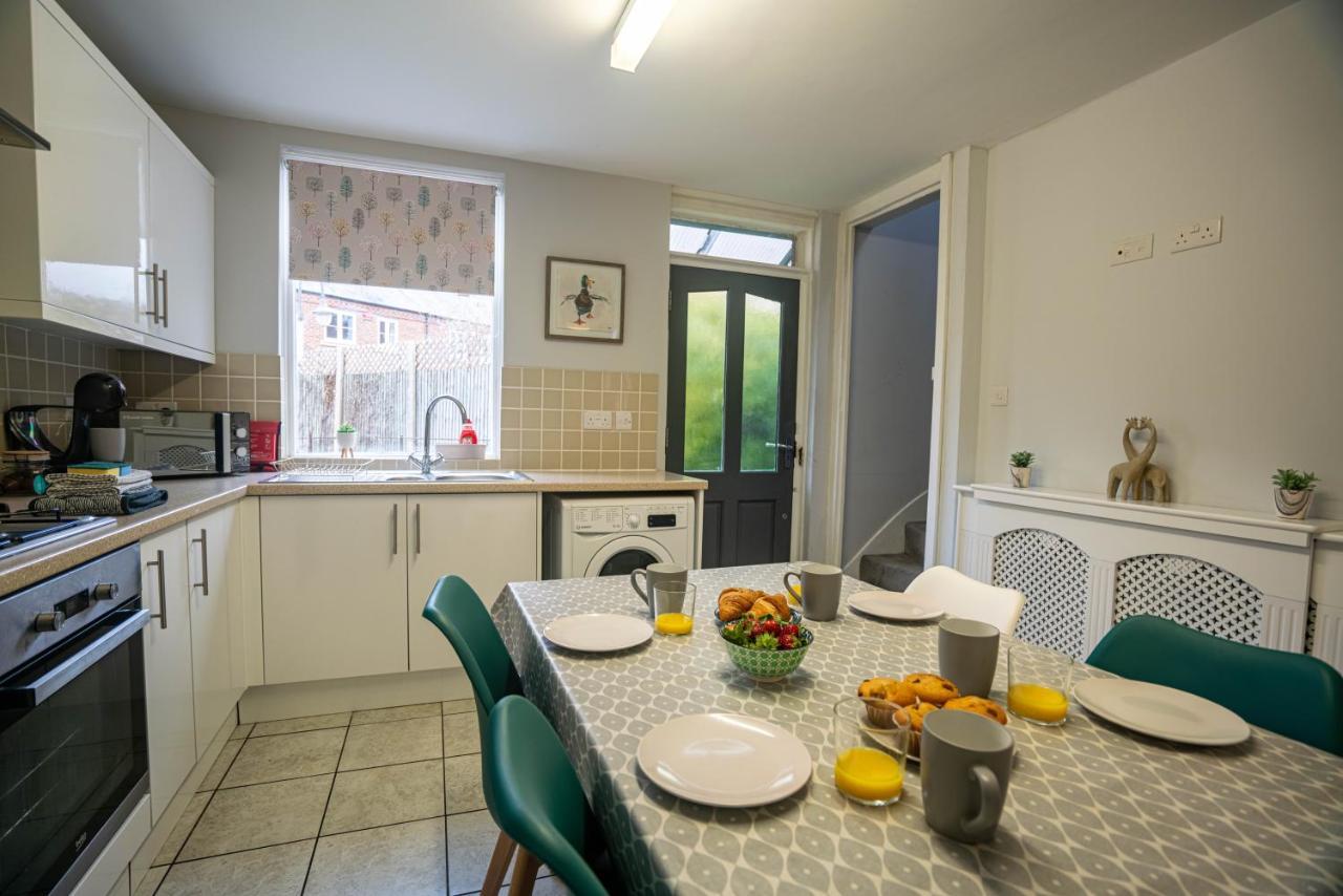 The Becket - Three Bedroom City Centre House With Parking كانتربيري المظهر الخارجي الصورة