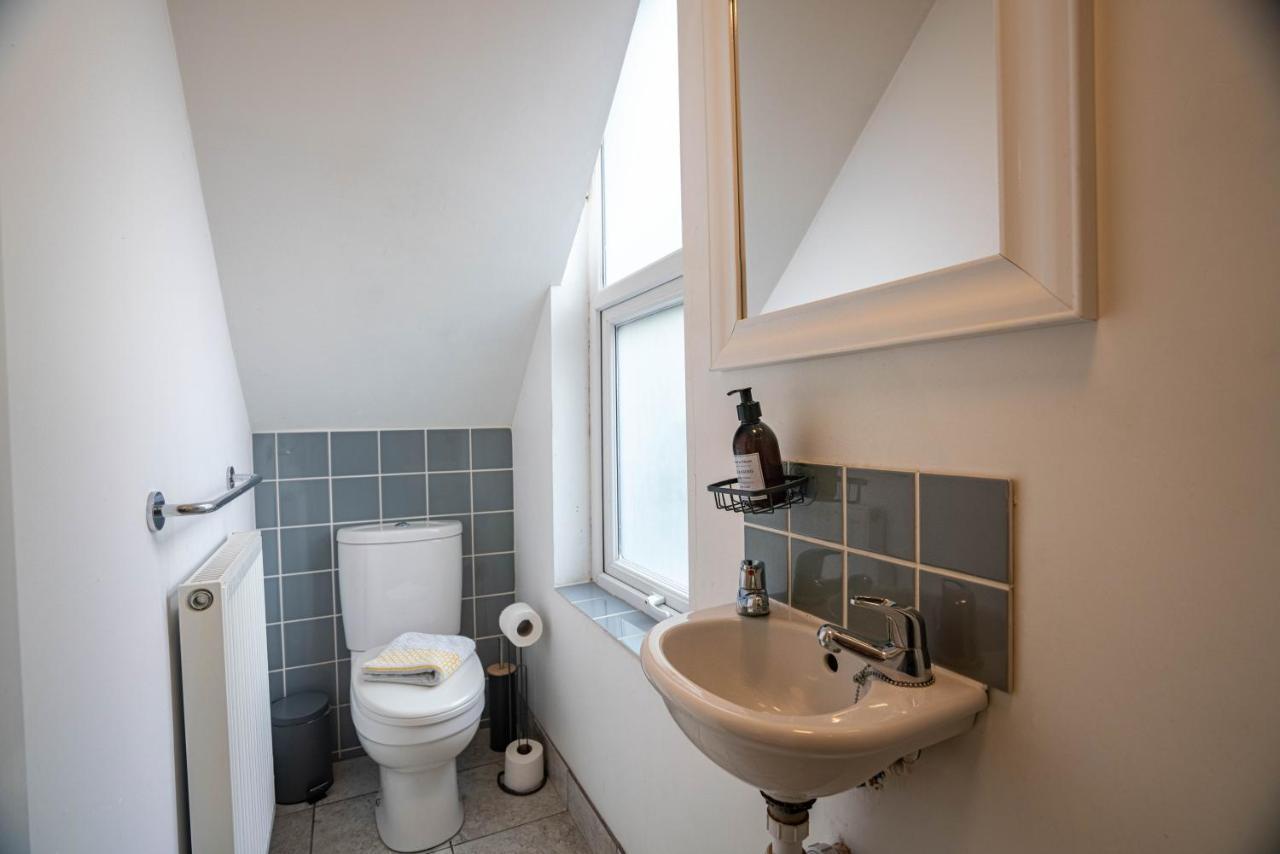 The Becket - Three Bedroom City Centre House With Parking كانتربيري المظهر الخارجي الصورة
