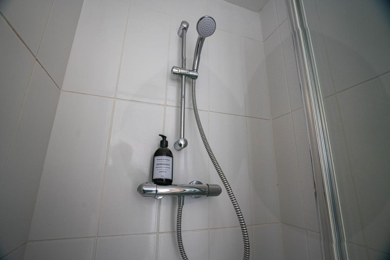The Becket - Three Bedroom City Centre House With Parking كانتربيري المظهر الخارجي الصورة