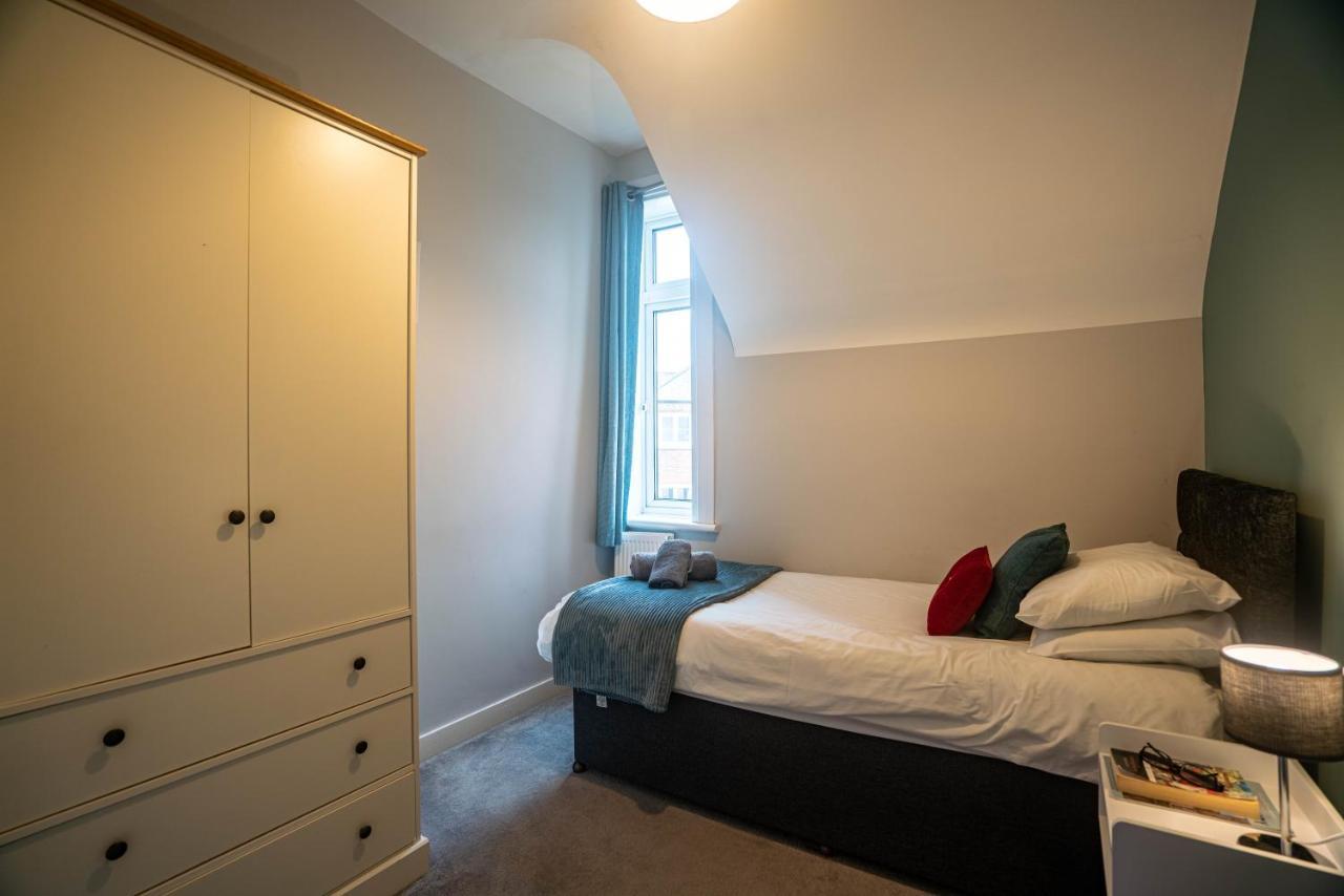 The Becket - Three Bedroom City Centre House With Parking كانتربيري المظهر الخارجي الصورة
