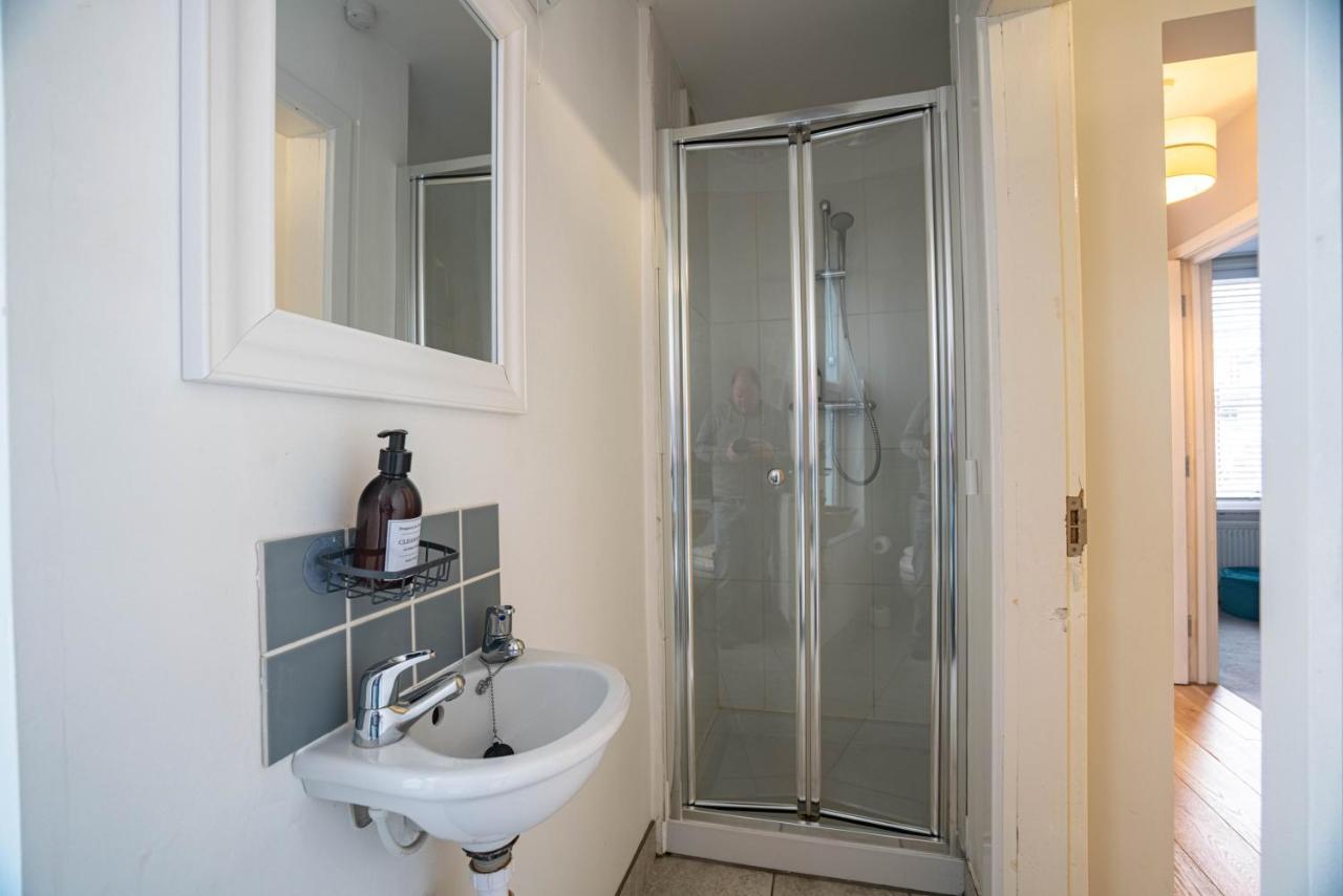 The Becket - Three Bedroom City Centre House With Parking كانتربيري المظهر الخارجي الصورة