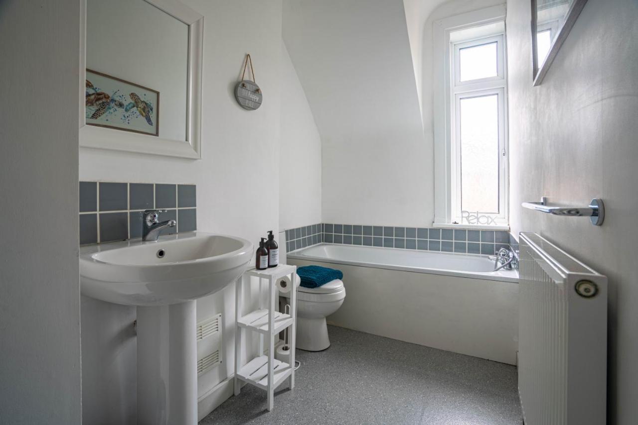 The Becket - Three Bedroom City Centre House With Parking كانتربيري المظهر الخارجي الصورة